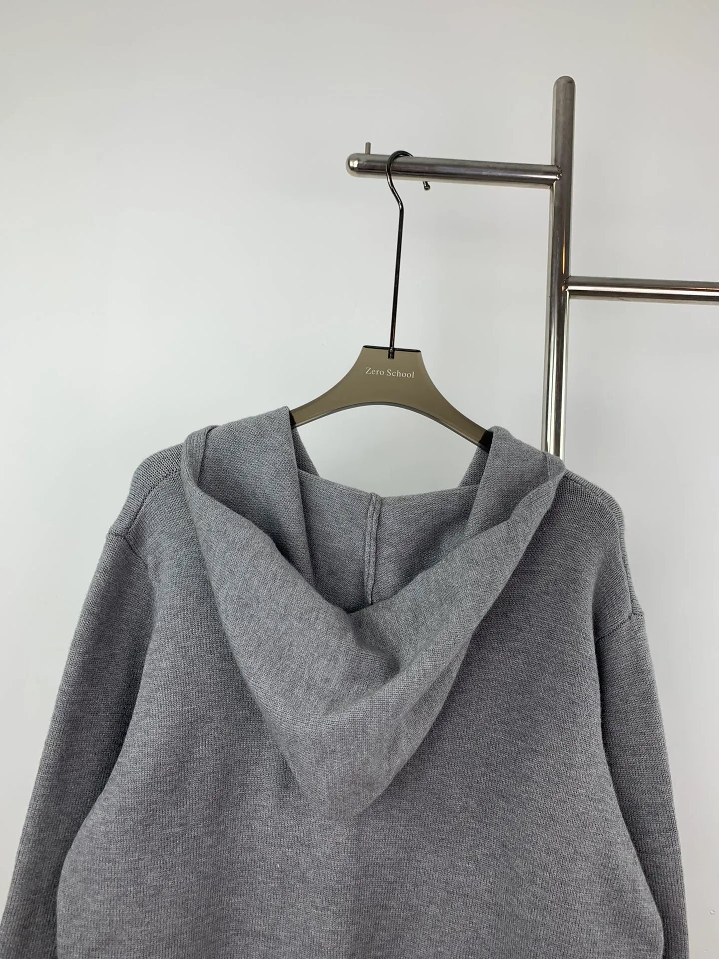 P320 💰Model number M8 chrome hearts ch Chrome hearts cross classic heavy-duty hot-drilled zipper sweater knitted sweater hooded jacket There is no such coat in the wardrobe. Winter is a waste. There is no such versatile coat. If you are tired of choosing styles, choose it! You will never go wrong! If you need a coat, choose it! It will never fall over! Compared with the bloat of sweatshirts, sweater jackets are more suitable for people with various body types. Thin people wear a larger size and are looser and taller. Fat people wear it to look slimmer. Successful weight loss in situ. The super hot-selling sweater that is sold out in physical stores and is hard to find is here! Complete! No! Pick! People! Easily manage a large, beautiful, and useless size. Size: S M L